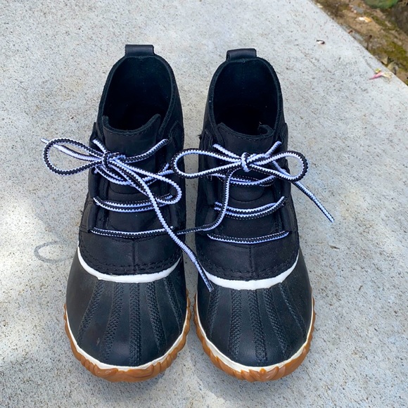Sorel Out n About Lace Up Black & White Boots - Picture 1 of 9